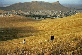 Girls climbing Nesar mountain